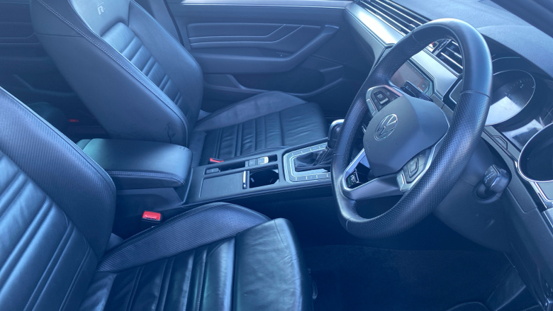 Volkswagen Passat 2.0 TDI EVO SCR R-Line 5dr DSG Diesel Estate